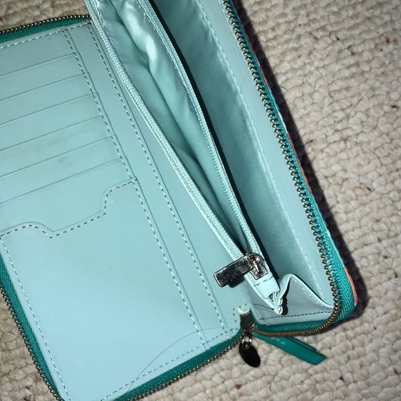 !!!SALE!!! Fossil Whale Wallet - Picture 4 of 4